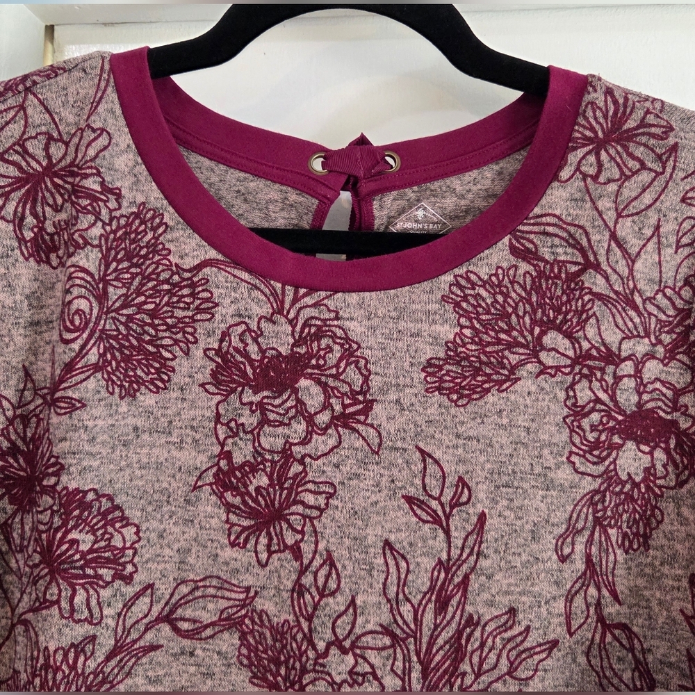 Women's St. John's Bay Pullover Sweater in Gray and Burgundy, Size M - Picture 4 of 14